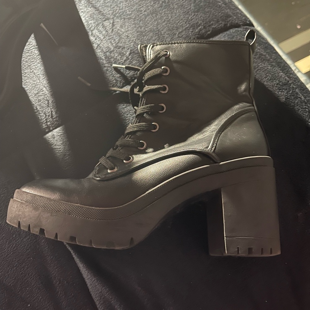 zip up boots